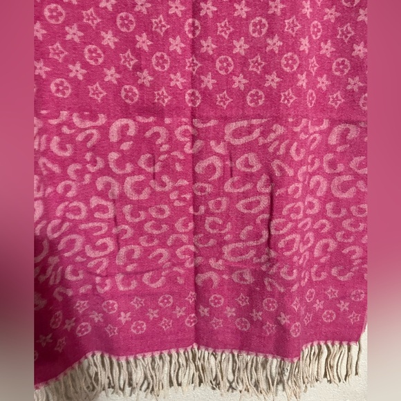 NIP Women’s Pink Floral & Animal Print Design Scarf - Picture 3 of 9